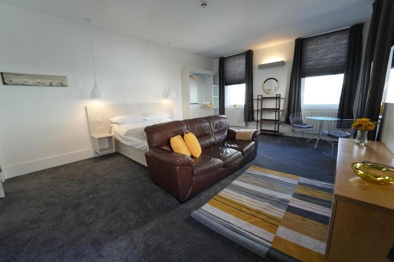 Gorgeous Comfortable Apartment On The High Street Merthyr Tydfil Exterior foto