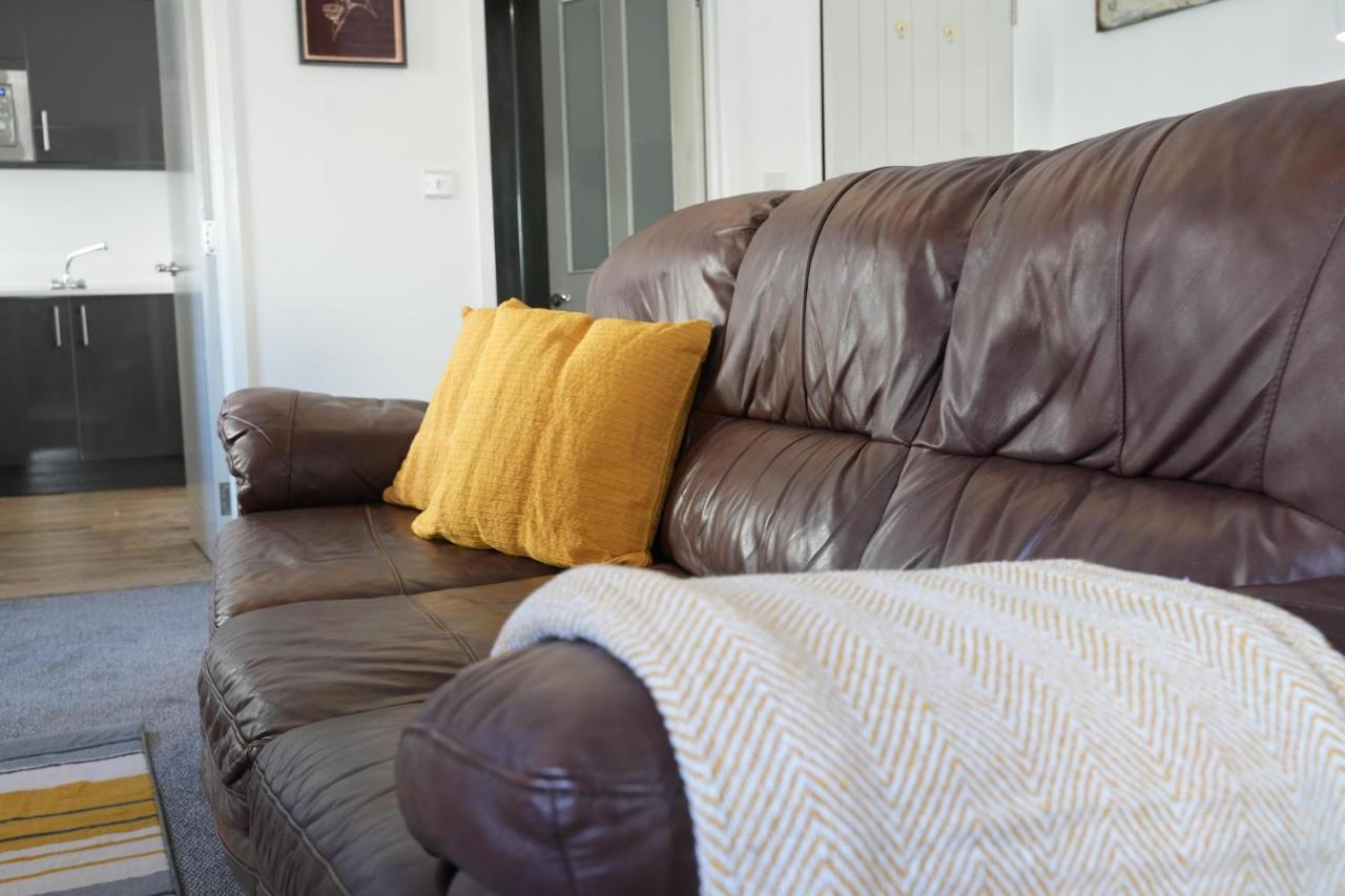 Gorgeous Comfortable Apartment On The High Street Merthyr Tydfil Exterior foto