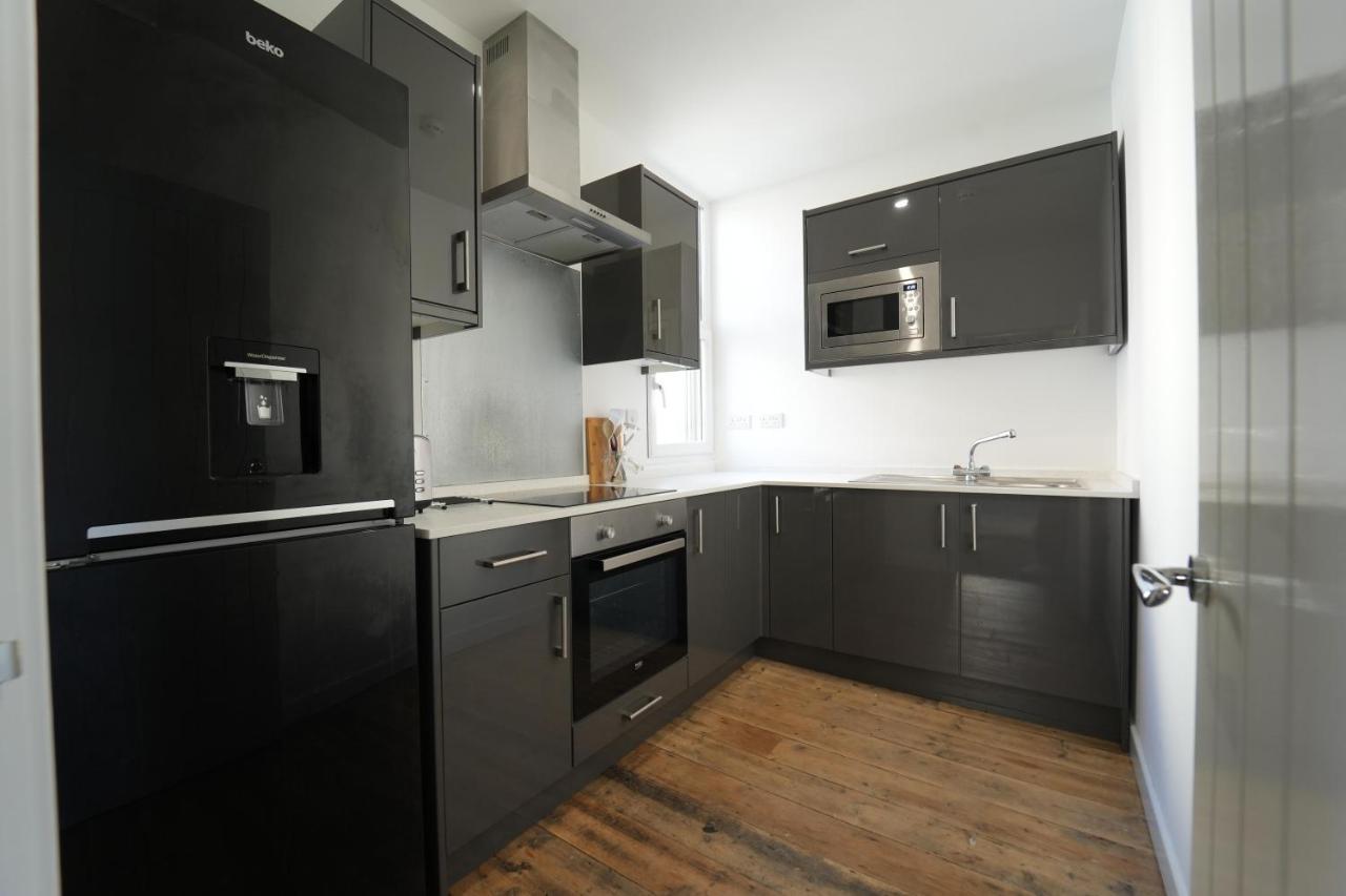 Gorgeous Comfortable Apartment On The High Street Merthyr Tydfil Exterior foto