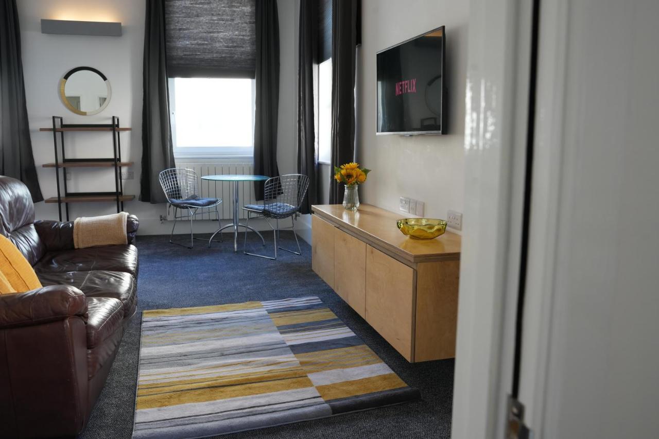 Gorgeous Comfortable Apartment On The High Street Merthyr Tydfil Exterior foto