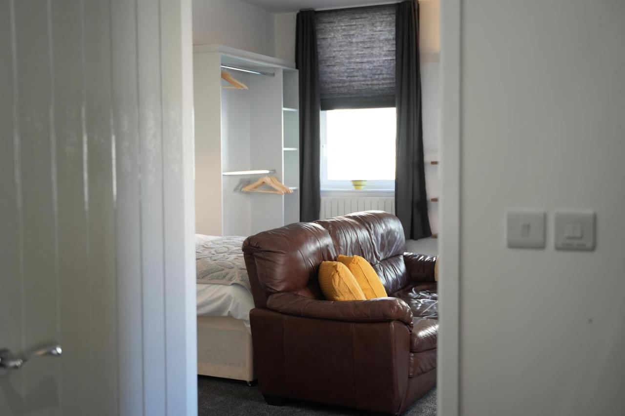 Gorgeous Comfortable Apartment On The High Street Merthyr Tydfil Exterior foto